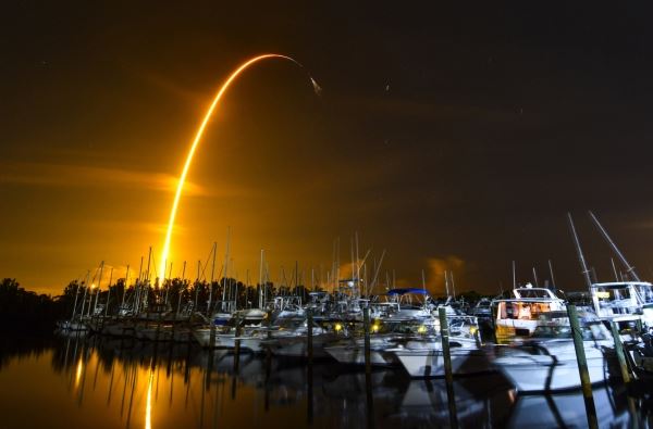 Что SpaceX запустила на Космическую станцию? — Муравьев, авокадо и робота!