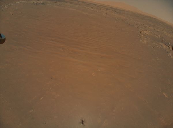 Что вы видите на снимке? Марсоход Perseverance — его заснял марсианский вертолет Ingenuity