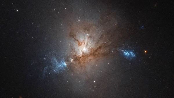 Космический телескоп “Хаббл” запечатлел галактику NGC 1222
