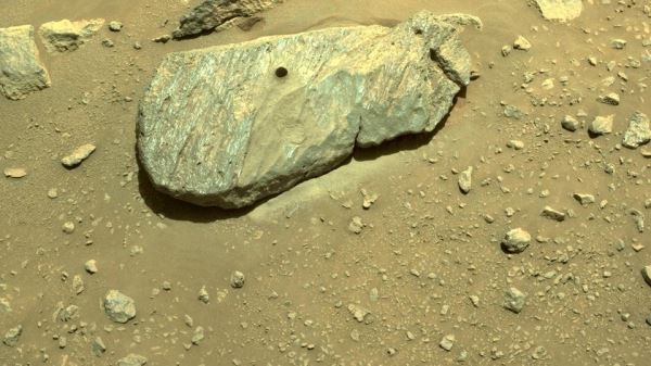 Марсоход NASA со второй попытки собрал свой первый образец марсианской породы