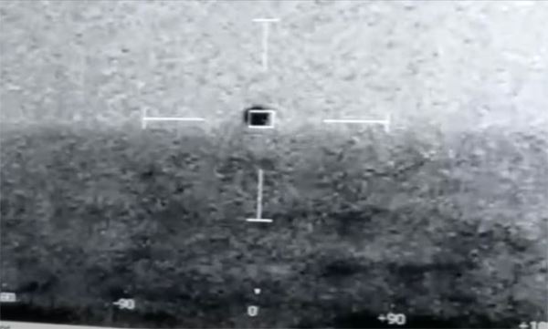 Опубликованы невероятные кадры ВМС США с «ныряющим» под воду НЛО (ВИДЕО)