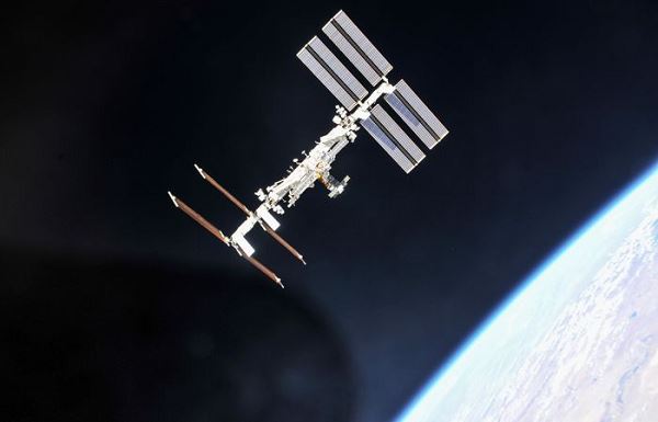 “Роскосмос” планирует создать компанию для оказания коммерческих услуг на МКС