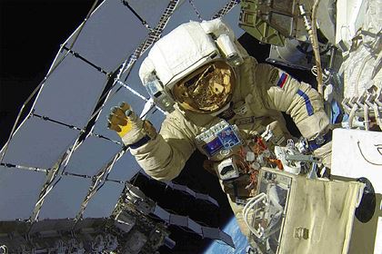 Российскому космонавту придется вручную раскручивать кабель на МКС