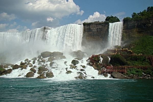 Странные находки на дне высушенного Ниагарского водопада