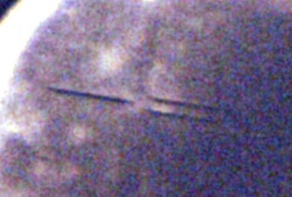 Три гигантских НЛО обнаружили возле Луны на снимках NASA