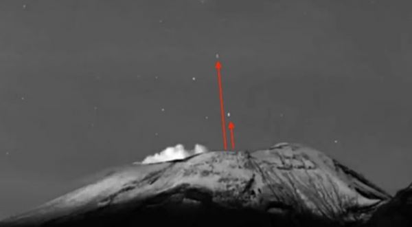 В Мексике два НЛО вылетели из жерла действующего вулкана Попокатепетль