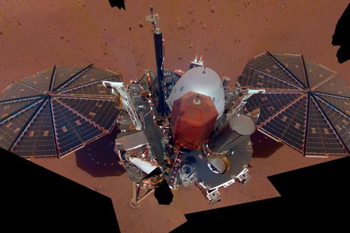 Зонд NASA InSight очистился от пыли и зарегистрировал три мощных марсотрясения
