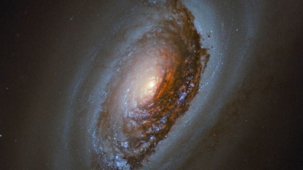 Космический телескоп “Хаббл” показал Мессье 64